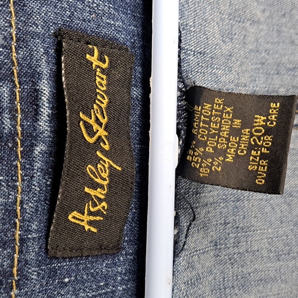 Denim Button-Front Tunic Dress with Frayed Trim - Picture 2 of 6